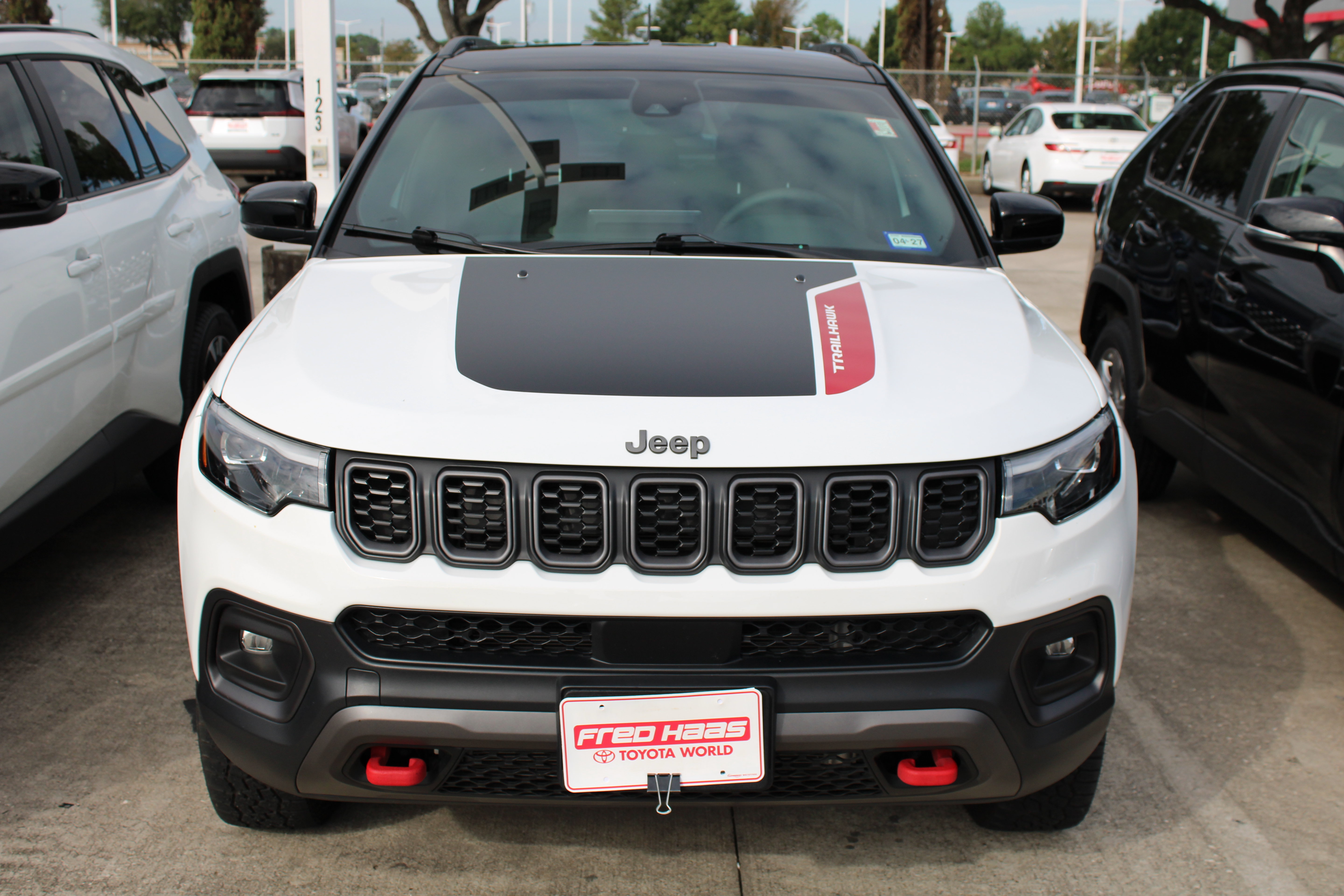 Used 2025 Jeep Compass Trailhawk w/ Trailhawk Elite Group AWD/4WD image 3