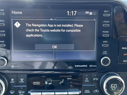 Used 2021 Toyota Highlander LE image 18