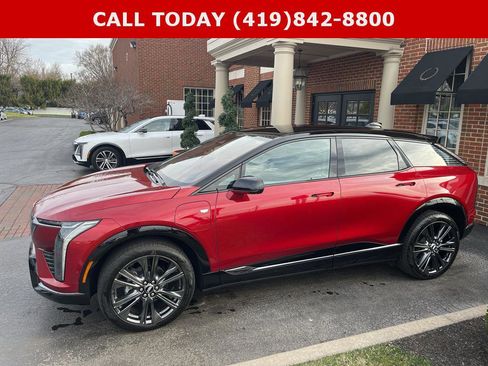 Used 2025 Cadillac Optiq Sport 2 image 11