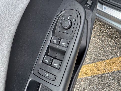 Used 2022 Volkswagen Taos SE image 17