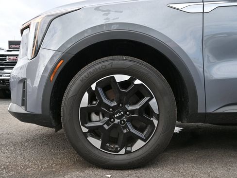 Used 2025 Kia Sorento S AWD/4WD image 30