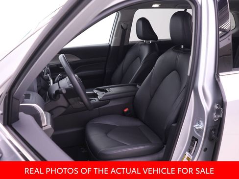 Used 2025 Toyota Grand Highlander FWD image 4