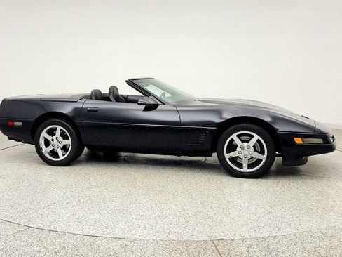 Used 1995 Chevrolet Corvette Convertible RWD image 4