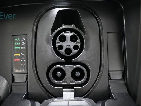 Used 2024 Audi Q8 e-tron Premium Plus w/ Premium Plus Package image 10