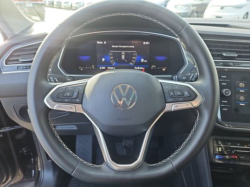 Certified 2022 Volkswagen Tiguan SE image 23