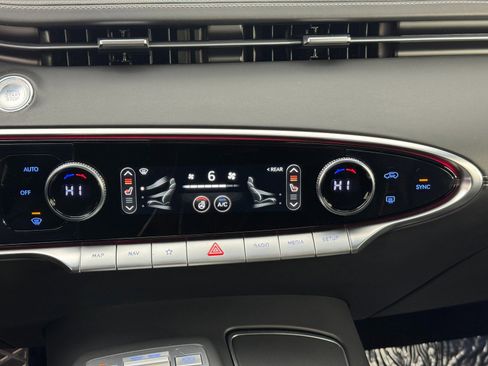 Used 2025 Genesis GV70 3.5T Sport w/ Sport Advanced Package image 33