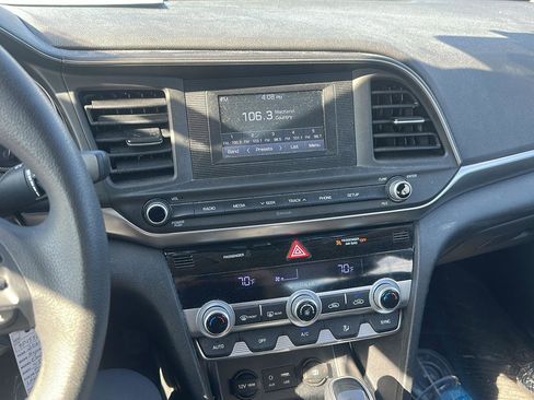 Used 2020 Hyundai Elantra SE w/ Cargo Package (C1) image 15