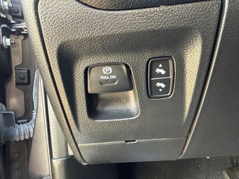 Used 2023 RAM 1500 Laramie AWD/4WD image 29
