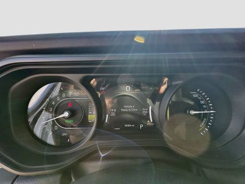 Used 2024 Jeep Wrangler Unlimited Sahara AWD/4WD image 13