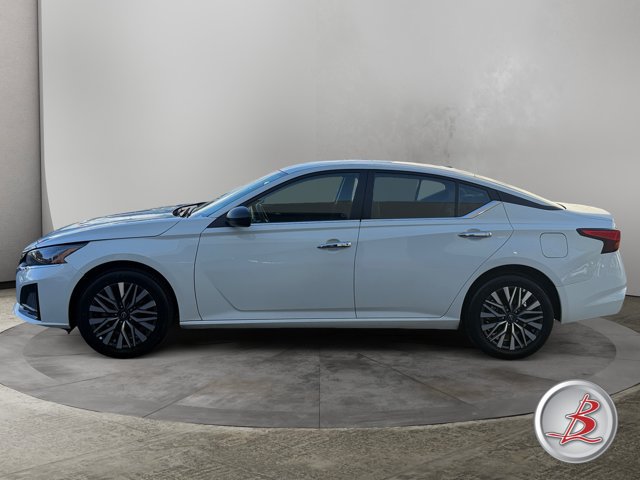 Used 2025 Nissan Altima 2.5 SV AWD/4WD image 4