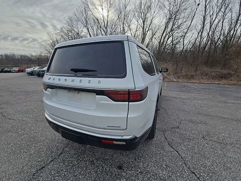 Used 2024 Jeep Wagoneer Series II w/ Flexible Seating Group image 7