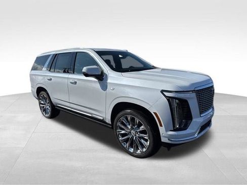 Certified 2026 Cadillac Escalade Luxury w/ LPO, Radiant Package AWD/4WD image 3
