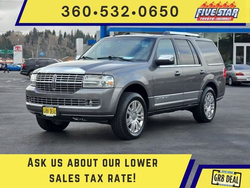 Used 2012 Lincoln Navigator image 1