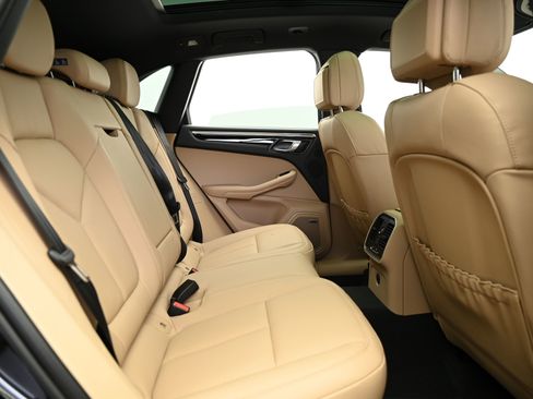 Used 2025 Porsche Macan image 24