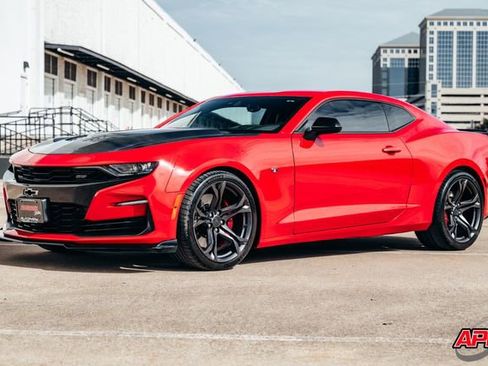 Used 2019 Chevrolet Camaro SS image 8