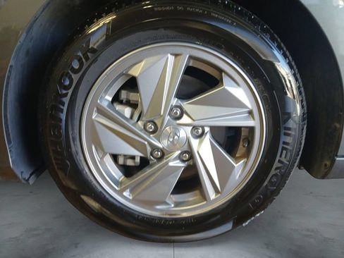 Used 2024 Hyundai Elantra SE FWD image 14