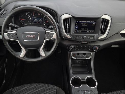 Used 2024 GMC Terrain SLE image 10