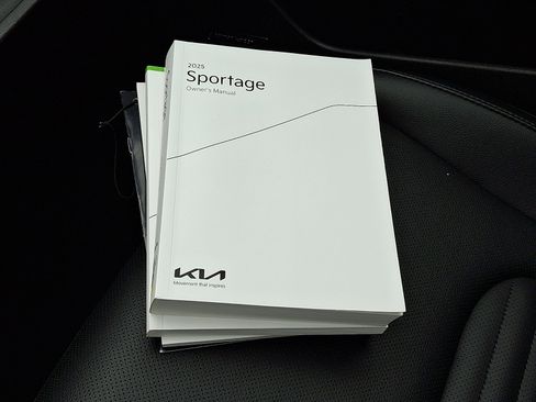 Used 2025 Kia Sportage SX image 31