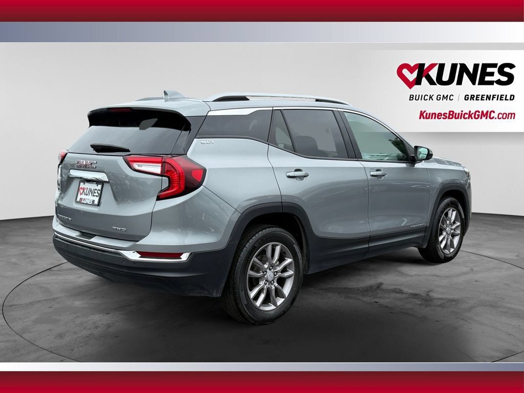 Used 2024 GMC Terrain SLT AWD/4WD image 10