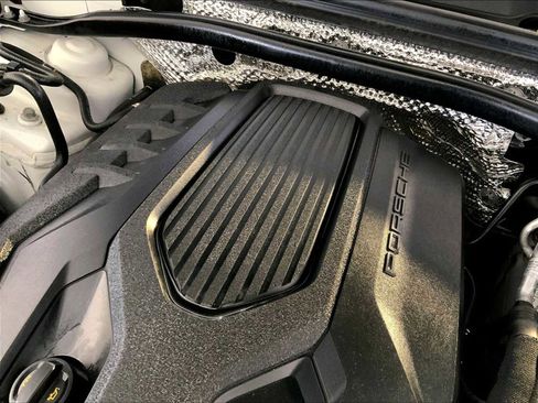 Certified 2023 Porsche Macan Turbo image 33