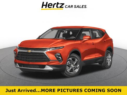 Used 2025 Chevrolet Blazer LT FWD image 1