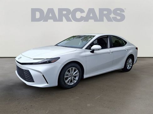 Used 2025 Toyota Camry LE FWD image 3