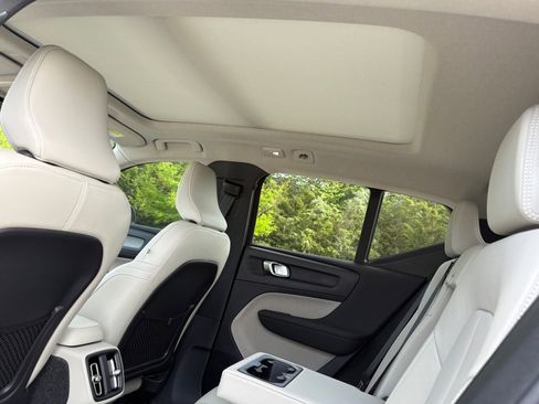 New 2026 Volvo XC40 B4 Plus w/ Protection Package Premier FWD image 19