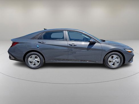 New 2026 Hyundai Elantra SE FWD image 8