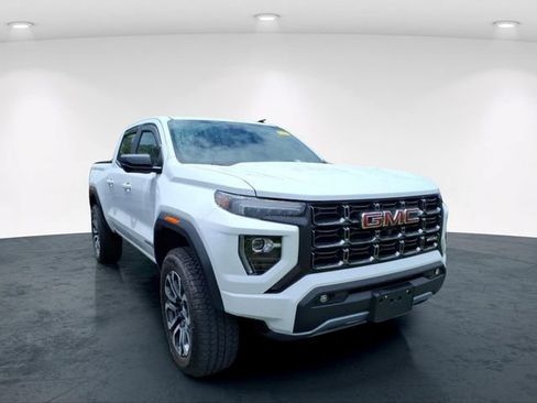 Used 2024 GMC Canyon AT4 w/ Technology Package AWD/4WD image 18