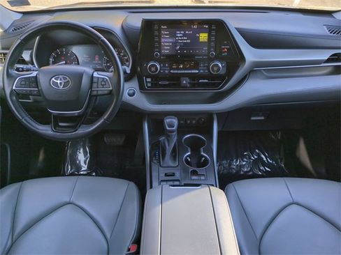 Used 2021 Toyota Highlander XLE image 15