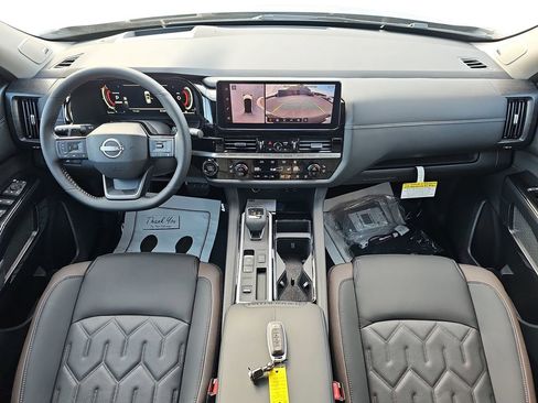 New 2026 Nissan Pathfinder Platinum image 12