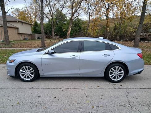 Used 2017 Chevrolet Malibu LT image 2