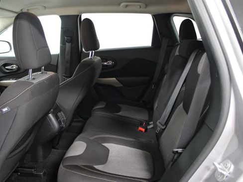 Used 2018 Jeep Cherokee Latitude image 23