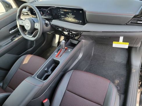 New 2025 Nissan Kicks SR w/ SR Premium Package AWD/4WD image 20