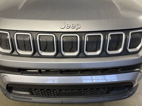 Used 2022 Jeep Compass Latitude image 25