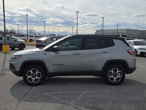 Used 2022 Jeep Compass Trailhawk image 3