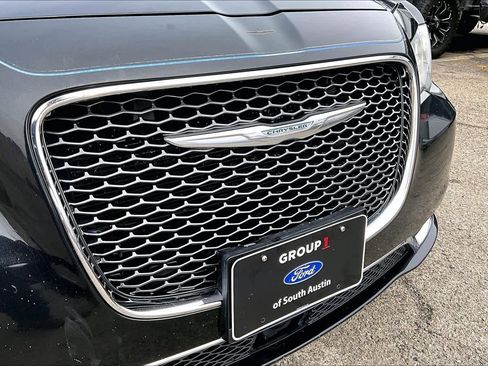 Used 2015 Chrysler 300 C w/ Harman/Kardon Audio Group image 30