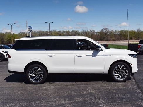 Used 2025 Lincoln Navigator L Reserve AWD/4WD image 14