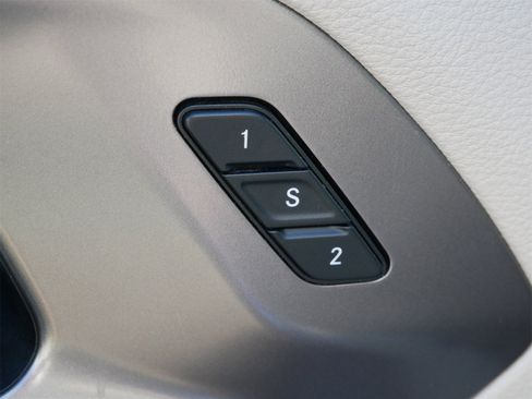 Used 2018 Chrysler Pacifica Limited image 15