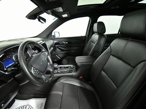 Used 2023 Chevrolet Traverse RS image 5