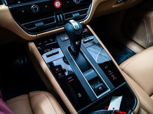 New 2026 Porsche Macan AWD/4WD image 19
