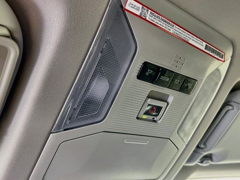Used 2025 Toyota RAV4 XLE FWD image 19