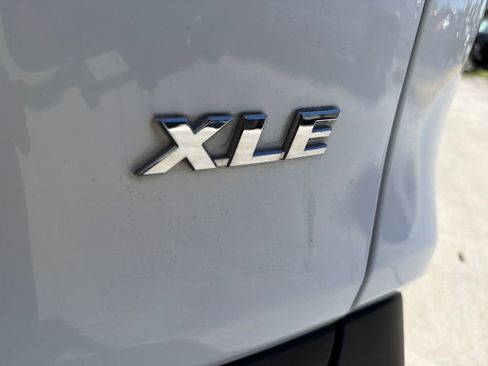 Used 2020 Toyota RAV4 XLE w/ Convenience Package FWD image 10