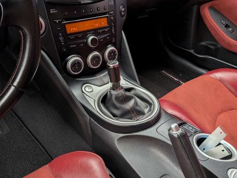 Used 2010 Nissan 370Z Touring w/ Sport Pkg RWD image 18
