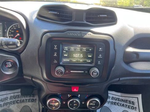 Used 2017 Jeep Renegade Latitude w/ Popular Equipment Group FWD image 16