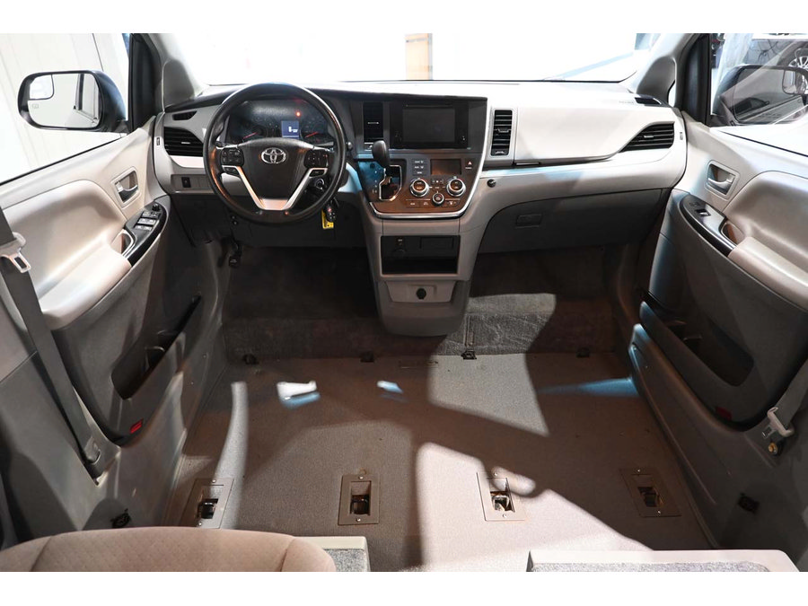 Used 2017 Toyota Sienna LE FWD image 21