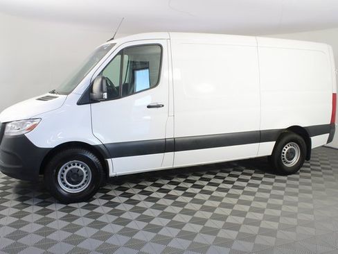 Used 2021 Mercedes-Benz Sprinter 2500 image 2