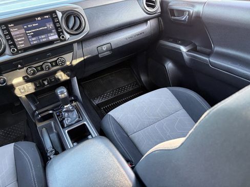 Used 2020 Toyota Tacoma TRD Sport w/ Technology Package RWD image 17