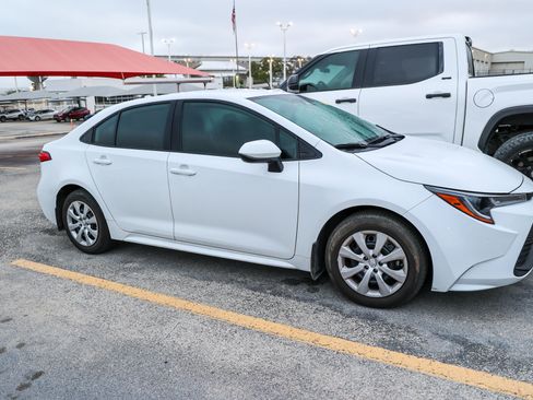 Used 2025 Toyota Corolla LE image 7