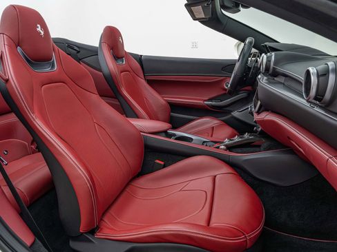 Certified 2020 Ferrari Portofino Base image 37